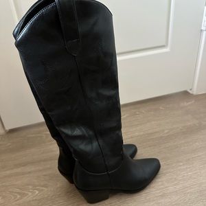 Black pointed toe knee boots